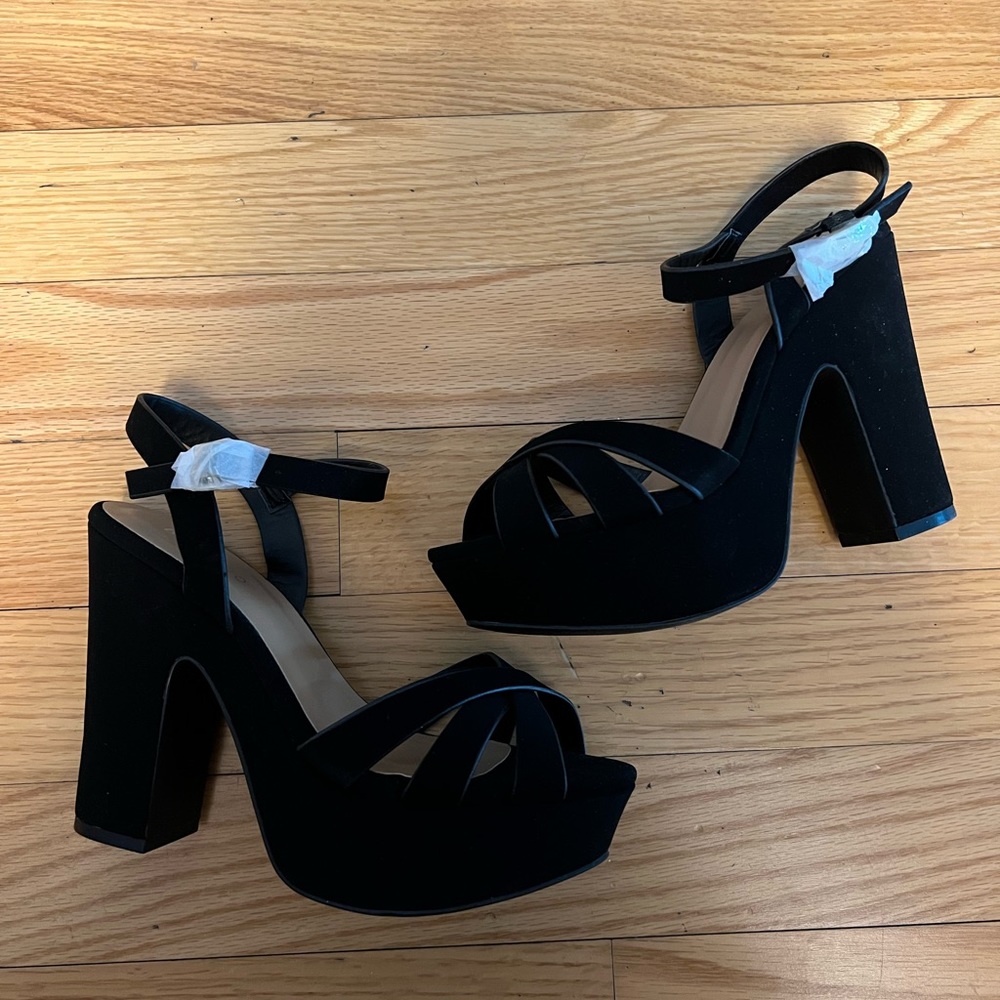 Bamboo Women's Simple Platform Chunky Heel Sandal Black Suede